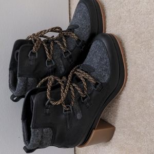 Boots SOREL size 10 NEW